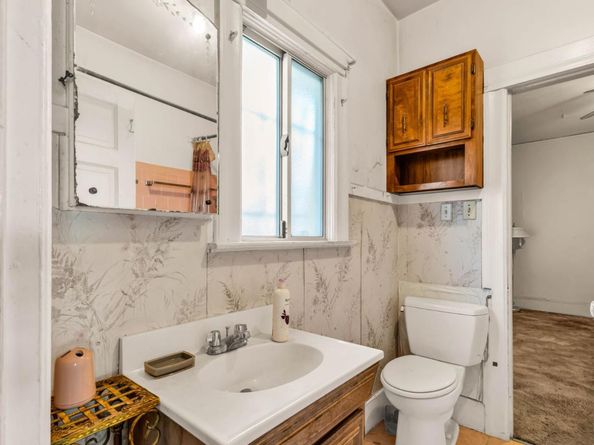 852 58th Street, Oakland CA 94608