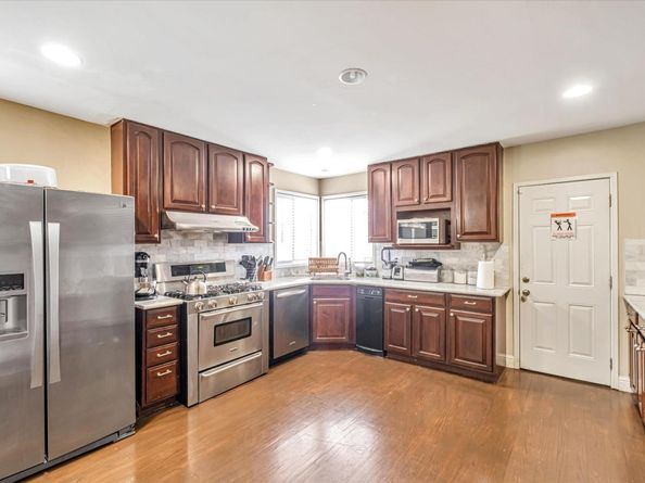 8245 Golf Links Road, Oakland CA 94605