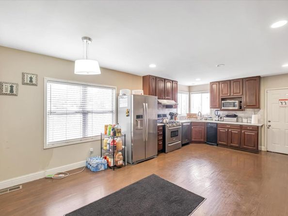 8245 Golf Links Road, Oakland CA 94605
