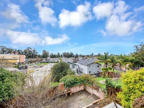 8245 Golf Links Road, Oakland CA 94605