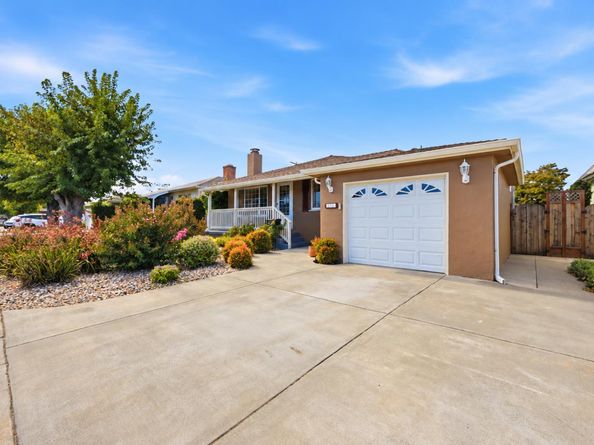 213 Estrella Way, San Mateo CA 94403