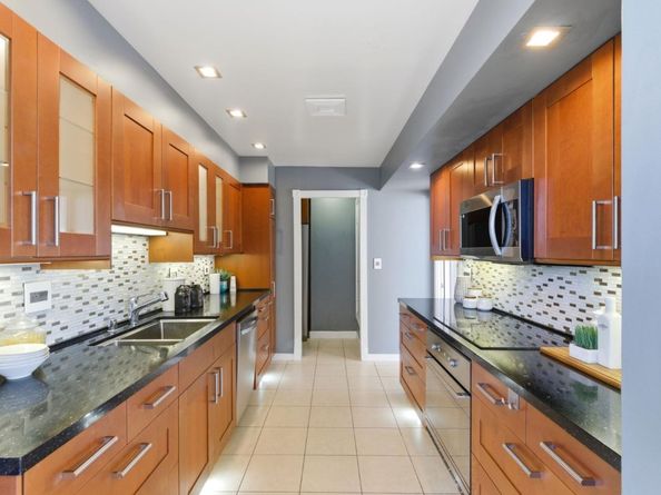 651 Port Drive 208, San Mateo CA 94404