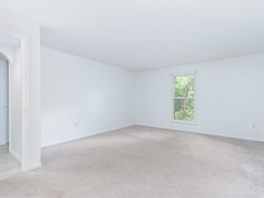8 Shadowbrook Ln 39, Milford MA 01757