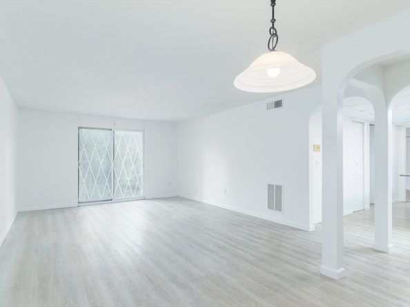 8 Shadowbrook Ln 39, Milford MA 01757