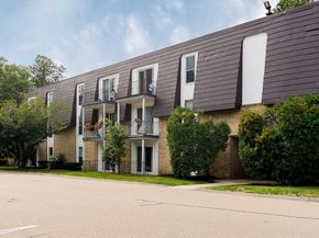 8 Shadowbrook Ln 39, Milford MA 01757