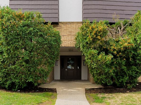 8 Shadowbrook Ln 39, Milford MA 01757