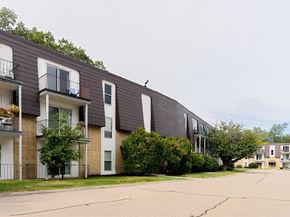 8 Shadowbrook Ln 39, Milford MA 01757