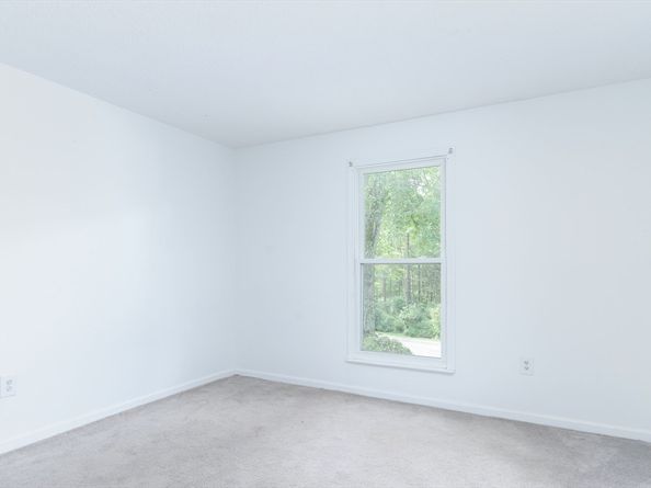8 Shadowbrook Ln 39, Milford MA 01757
