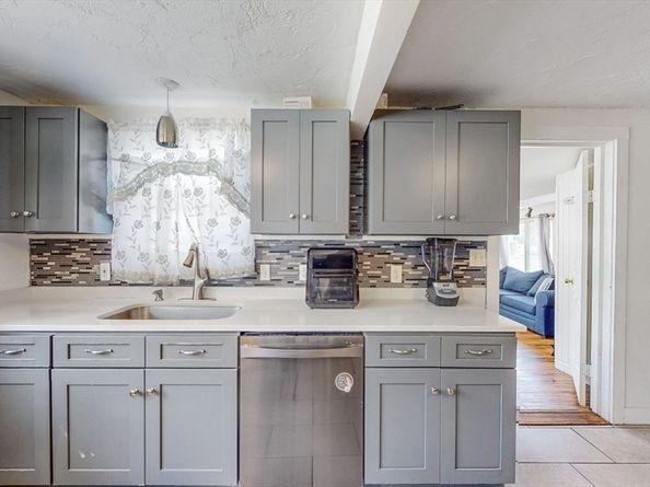 18 Virginia Cir, Randolph MA 02368