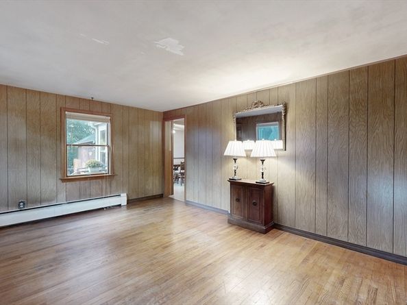 37 Eames St, North Reading MA 01864