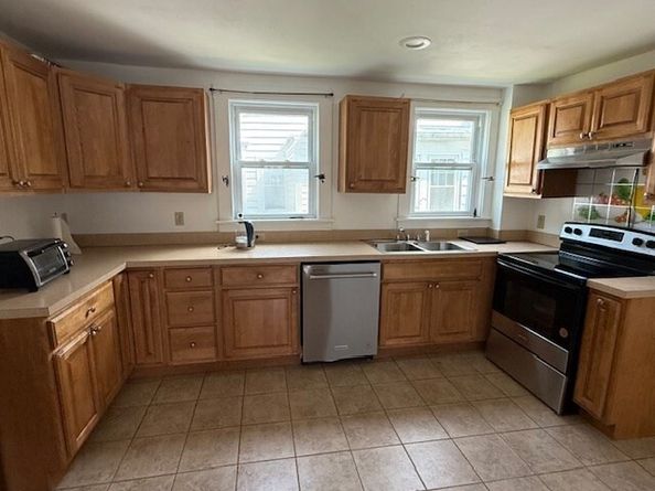 69 Gilbert St, Framingham MA 01702