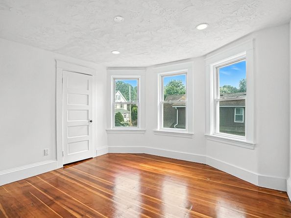 69 Gilbert St, Framingham MA 01702