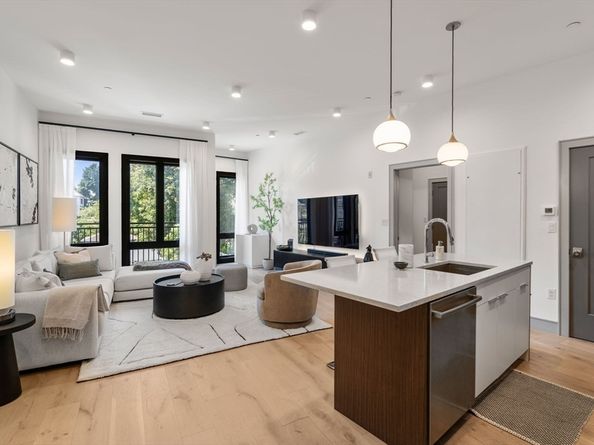 101 N. Beacon 206, Watertown MA 02472