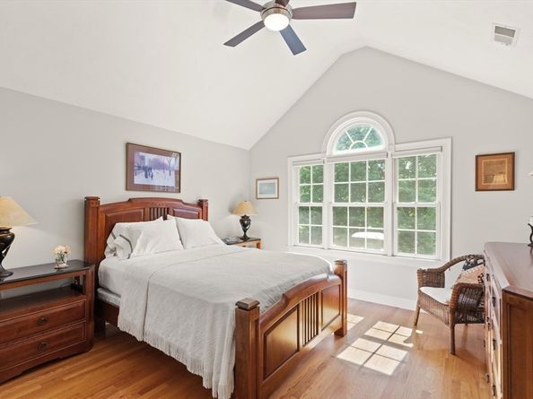 4 Cheever Ave, Saugus MA 01906