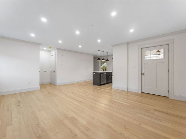 9 Swan St 1, Beverly MA 01915