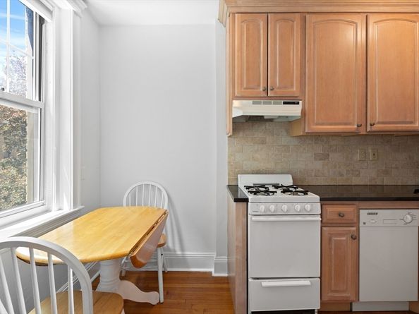116 Riverway 14, Boston MA 02215