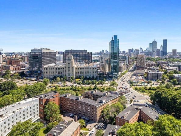 116 Riverway 14, Boston MA 02215