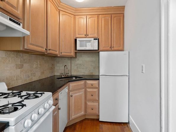 116 Riverway 14, Boston MA 02215