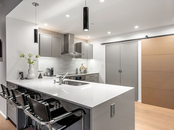 33 Sleeper St 404, Boston MA 02210