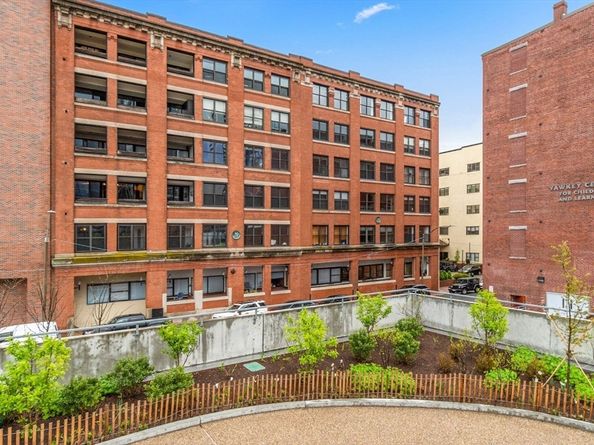 33 Sleeper St 404, Boston MA 02210