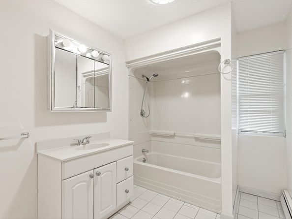 5 Washington Sq, Gloucester MA 01930