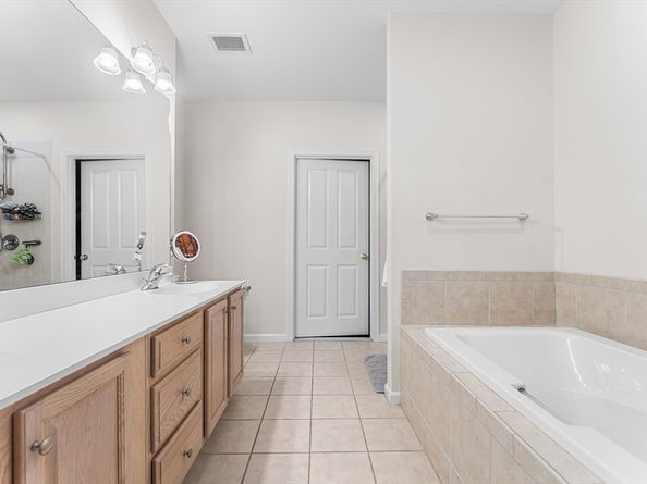170 Haverhill St 133, Andover MA 01810
