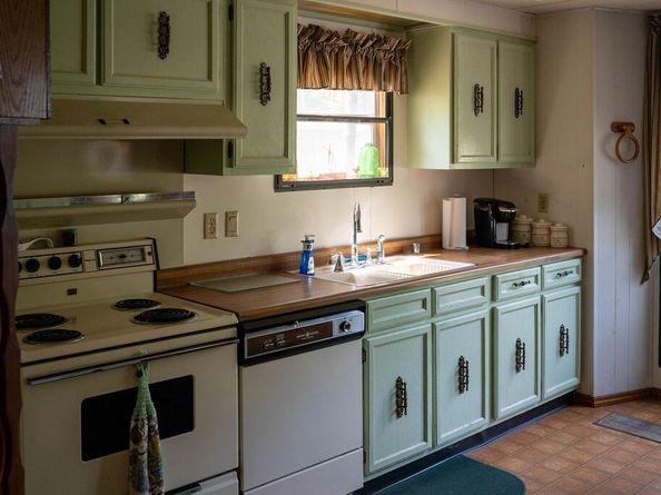 11 Jeri Dr, Athol MA 01331