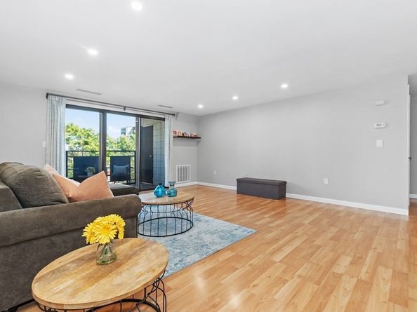22 Ninth St 503, Medford MA 02155