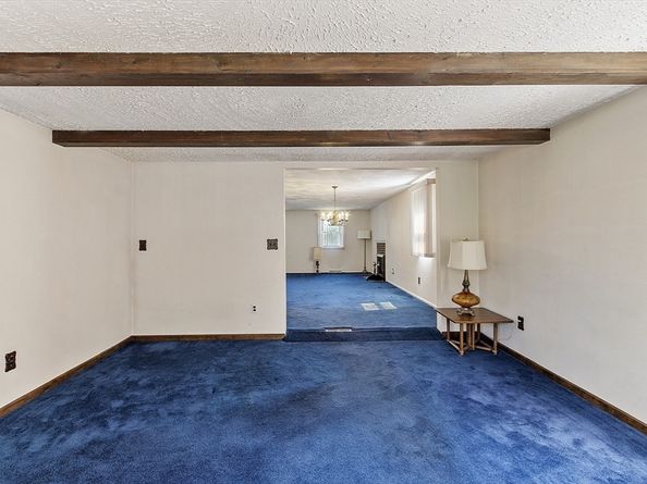 4 Whipple Rd, Peabody MA 01960