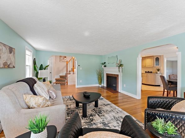 16 Plymouth Cir, Melrose MA 02176