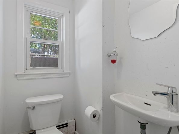 16 Plymouth Cir, Melrose MA 02176