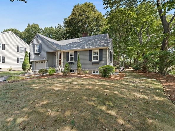 16 Plymouth Cir, Melrose MA 02176
