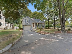 16 Plymouth Cir, Melrose MA 02176