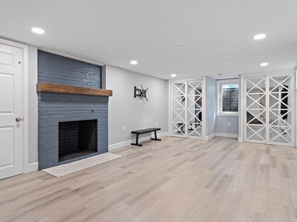 16 Plymouth Cir, Melrose MA 02176