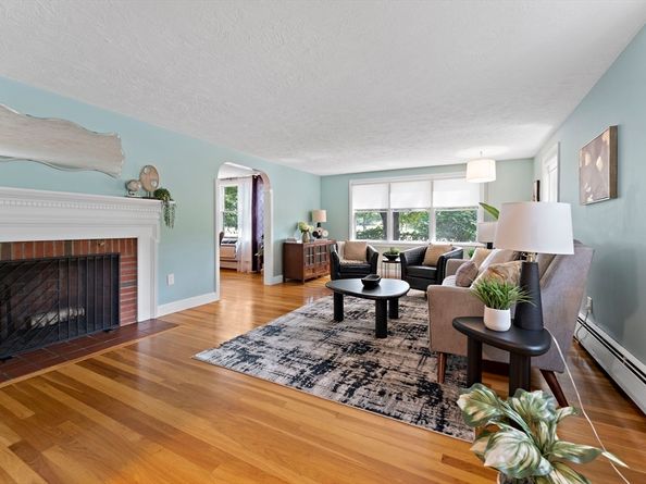 16 Plymouth Cir, Melrose MA 02176
