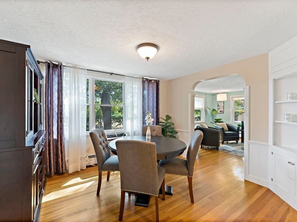 16 Plymouth Cir, Melrose MA 02176