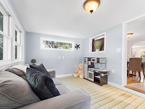 16 Plymouth Cir, Melrose MA 02176