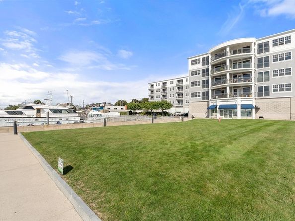 550 Pleasant St 307, Winthrop MA 02152