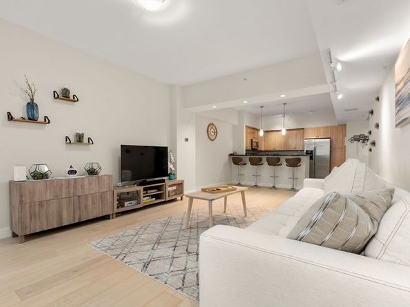 550 Pleasant St 307, Winthrop MA 02152