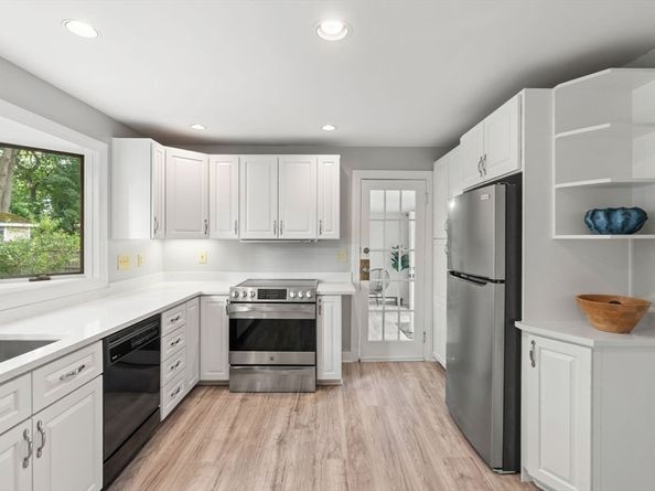 31 Palmer Rd, Framingham MA 01702
