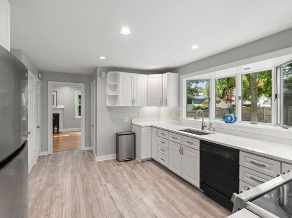31 Palmer Rd, Framingham MA 01702