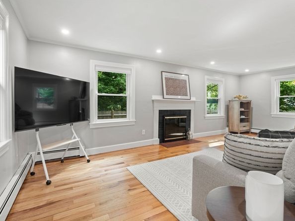 31 Palmer Rd, Framingham MA 01702