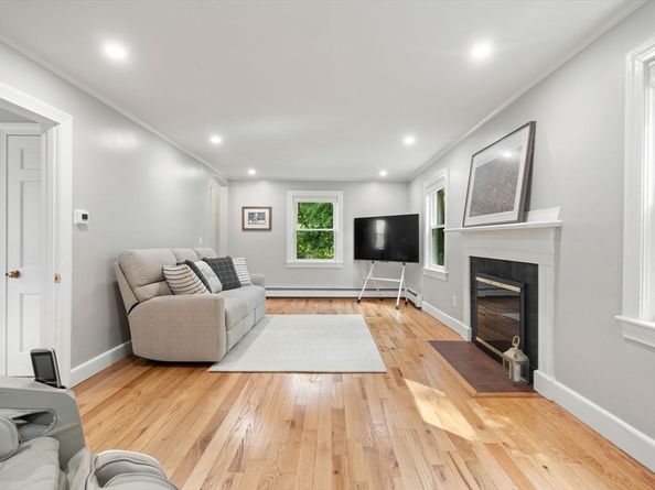 31 Palmer Rd, Framingham MA 01702