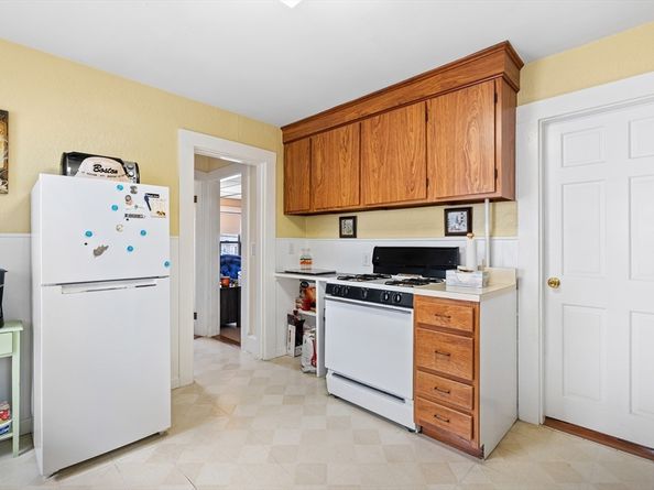 464-466 Main St, Bridgewater MA 02324