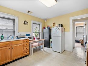 464-466 Main St, Bridgewater MA 02324