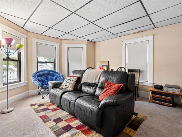 464-466 Main St, Bridgewater MA 02324