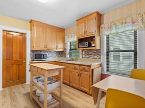 464-466 Main St, Bridgewater MA 02324