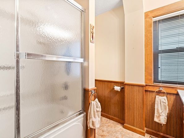 464-466 Main St, Bridgewater MA 02324