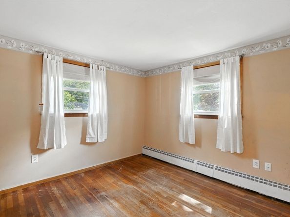 20 Oakland Ave, Tewksbury MA 01876