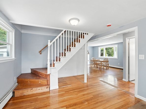20 Oakland Ave, Tewksbury MA 01876